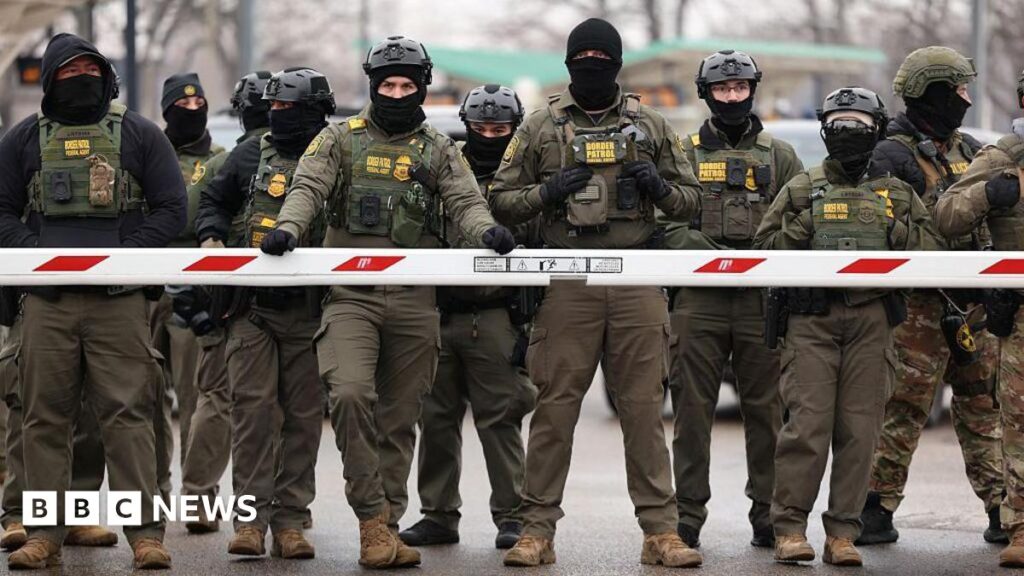 agentii-federali-din-minneapolis-primesc-camere-video-purtate-pe-corp-dupa-moartea-lui-alex-pretti