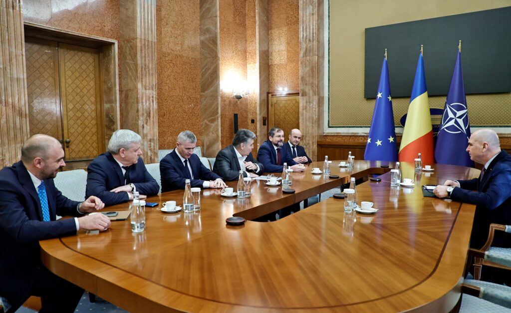 premierul-ilie-bolojan,-consultari-cu-primarii-municipiilor-care-administreaza-spitale-de-urgenta