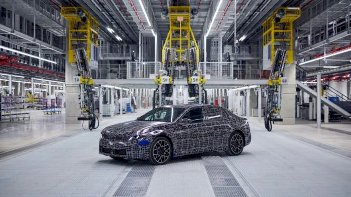 Uzina BMW din Munchen la ultimele teste. A fost asamblat primul BMW i3 din generație Neue Klasse