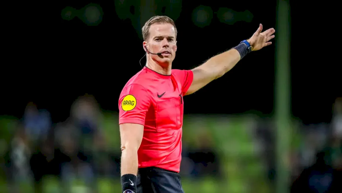 Meci abandonat după doar 7 minute într-un campionat puternic din Europa! Arbitrul și-a explicat decizia: Siguranța noastră și a jucătorilor era în pericol. Foto