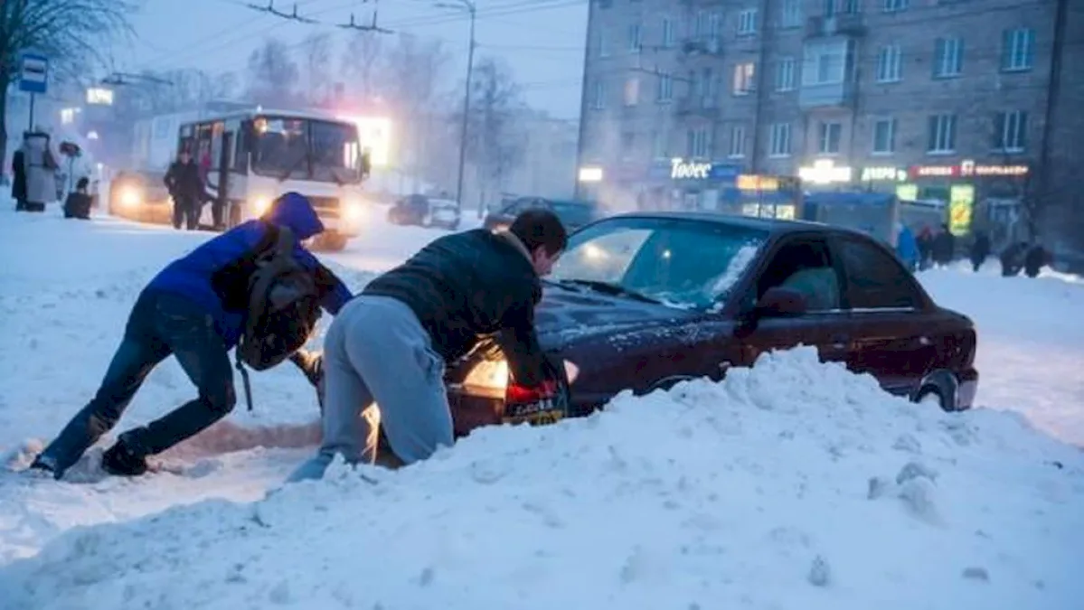 Alertă! Măsuri de urgenţă în România. Fenomene extreme în Bucureşti şi în aproape jumătate de ţară Lista anunţată de DSU după ce a fost anunţat Cod portocaliu de viscol şi ninsori Vezi zonele afectate