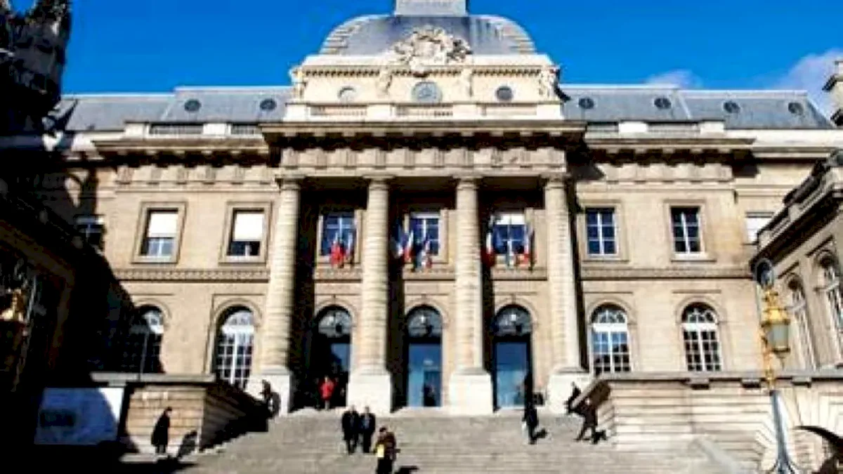 Franța rejudecă cazul profesorului decapitat: Niciun musulman nu acceptă caricaturi cu profetul Mahomed, susține un inculpat în apărarea sa