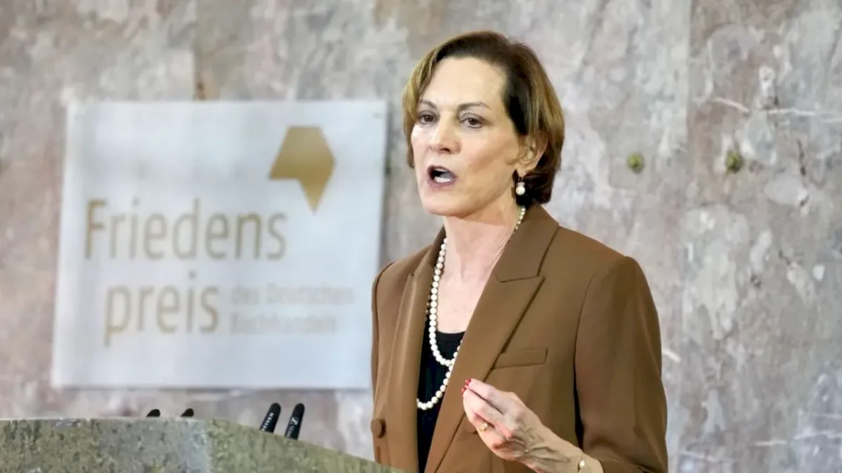 Ce unește China, Rusia și Iranul. Anne Applebaum, la București: Rețeaua autocrată modernă nu este unită de ideologie, ci de interesul comun de a rămâne la putere