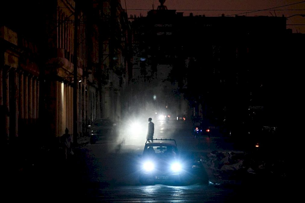 Cuba, în beznă: rețeaua electrică națională s-a prăbușit, milioane de oameni afectați