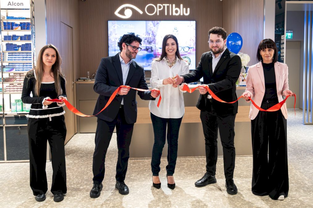 OPTIblu redeschide magazinul din Galeria Feeria, Băneasa Shopping City, și aduce în premieră în România un nou concept de retail de optică