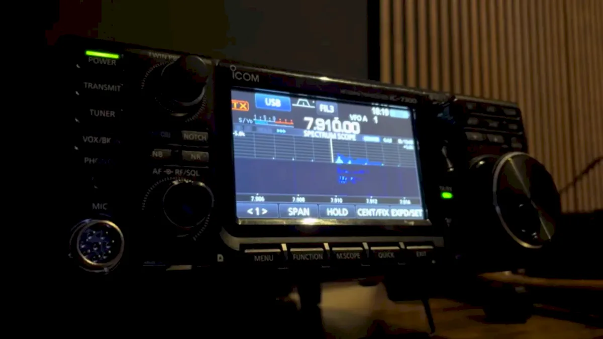 Transmisiuni radio misterioase, interceptate de la începerea războiului din Orient. Zona probabilă vizată: Iranul