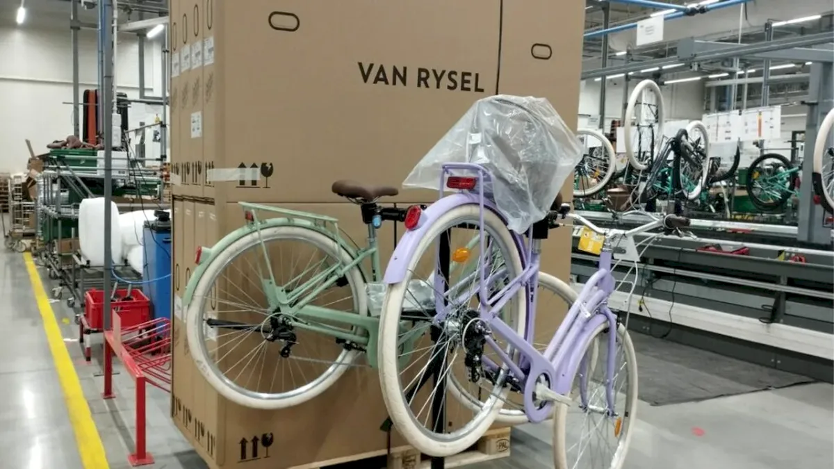 FOTOREPORTAJ. Bicicletele din fabrică, la iubitorii sportului. Cum se produc la Timișoara îndrăgitele vehicule pe două roți