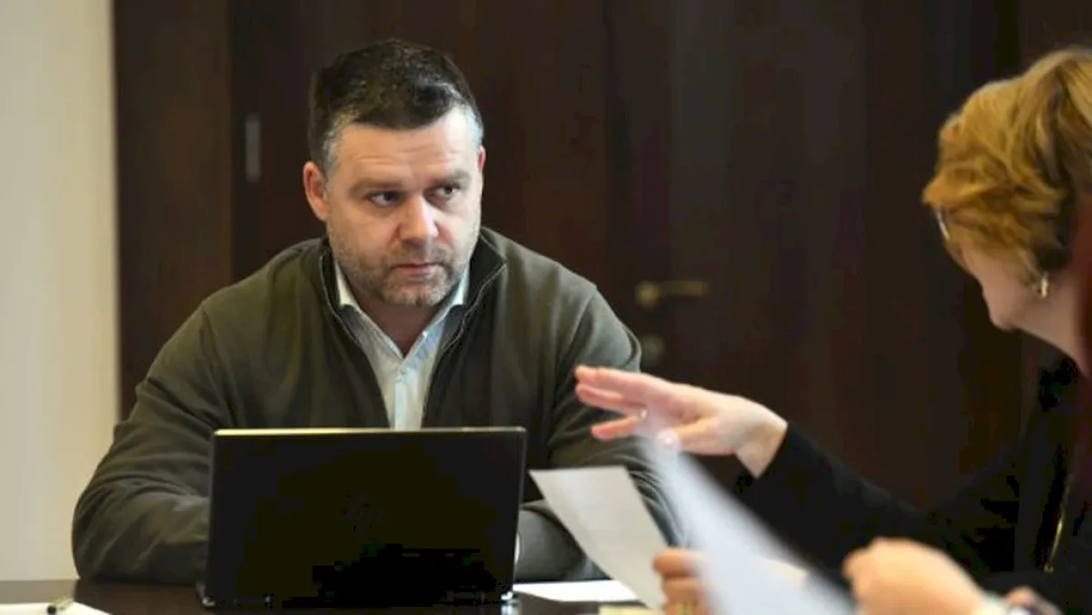 Şedinţă CGMB: Reorganizarea Primăriei şi eliminarea parcării gratuite pentru maşini electrice şi hibride, pe ordinea de zi