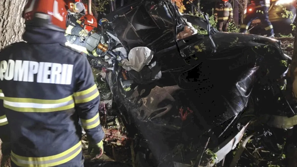 Tragedie în Ilfov, în noaptea de Paște! Doi tineri de 20 de ani au murit după ce mașina s-a izbit de un copac și s-a răsturnat