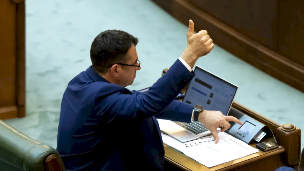 Liderul senatorilor USR, despre o eventuală ieșirea de la guvernare a PSD: Dacă merg pe calea asta să se ia în brațe cu AUR și să vină la guvernare