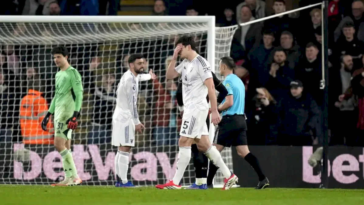 Uluitor! Starul lui Manchester United ratează meciul cu Chelsea din cauza unor insulte adresate arbitrului. Ce i-a spus