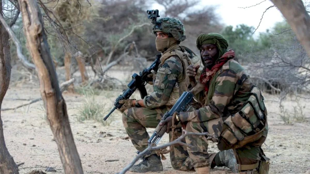 Atacuri coordonate în Mali: militanți islamiști și separatiști lovesc simultan mai multe orașe