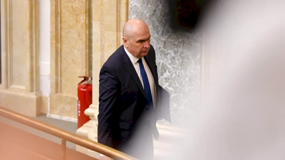 Zi critică pentru Bolojan: moțiunea PSD-AUR poate răsturna Guvernul. Premierul a ajuns la Parlament. 402 parlamentari prezenți în sală. Parlamentarii PNL vor spune prezent, nu votez