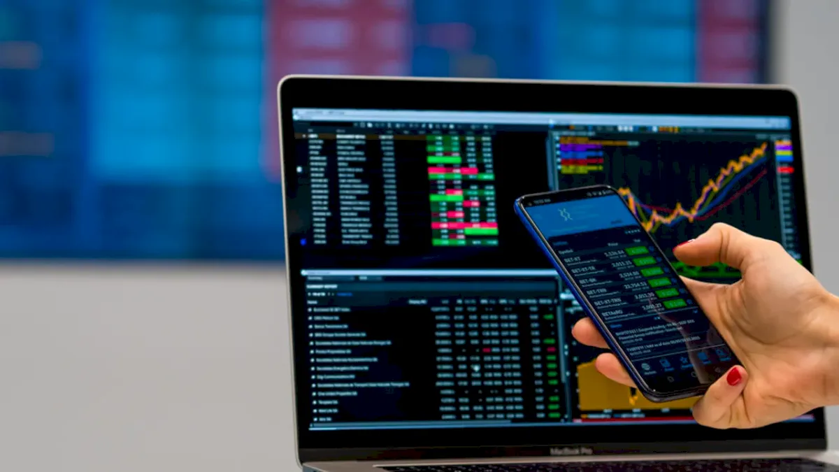 Piețele financiare ating noi maxime istorice în plin război cu Iranul. Ce alimentează optimismul investitorilor