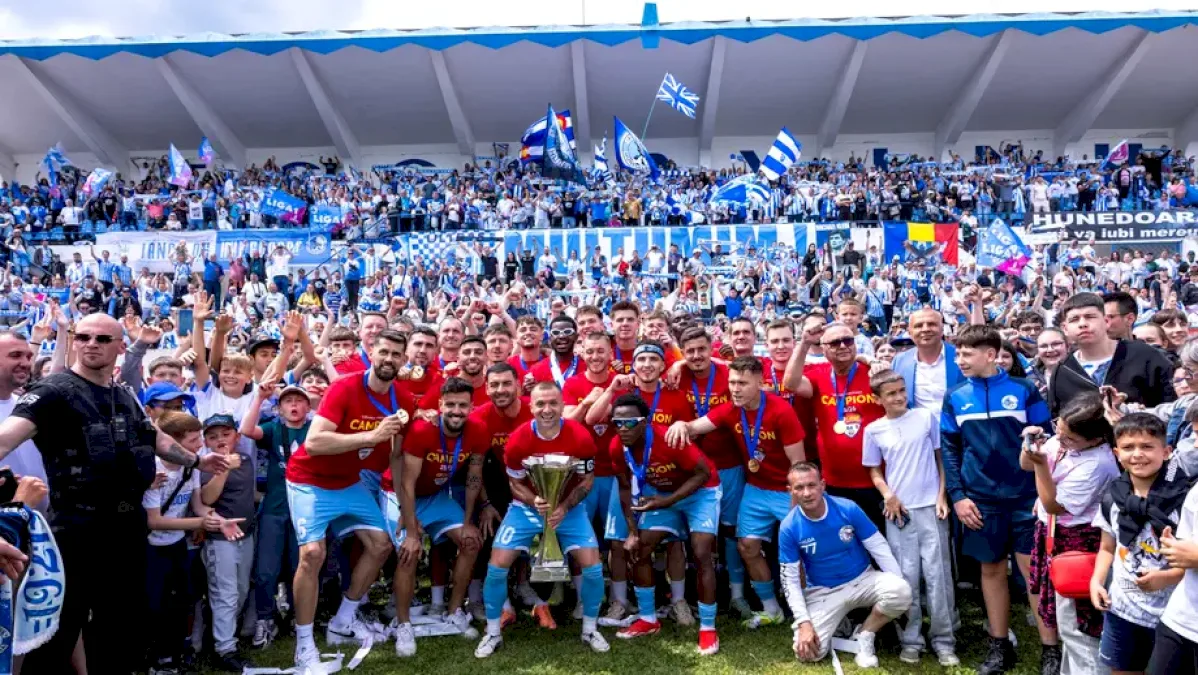 Două echipe pe același stadion! Unde va evolua Corvinul Hunedoara în SuperLiga, după ce a primit interzis la Sibiu: Am semnat pe un an!
