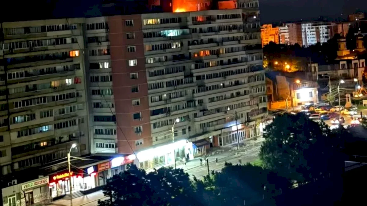 Dronă prăbușită peste un bloc din Galați, urmată de explozie și incendiu
