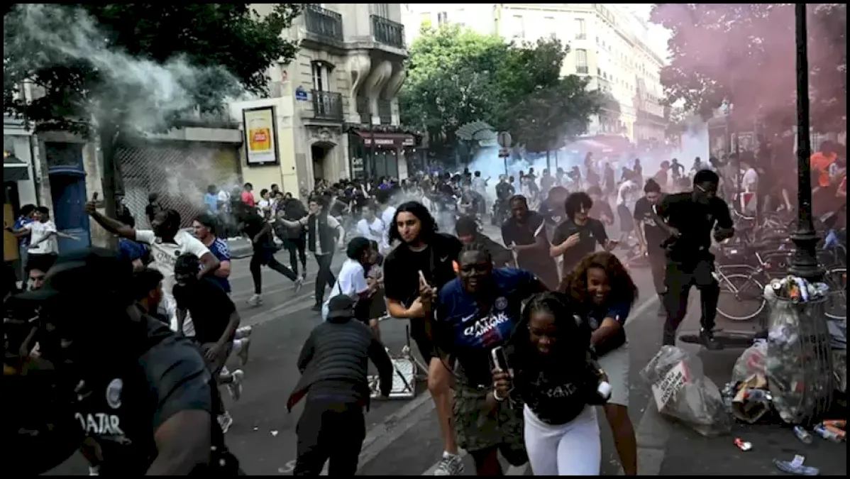 S-a dezlănțuit iadul la Paris! Incidente violente imediat după fluierul final din PSG  Arsenal! Poliția e în alertă, magazinele s-au baricadat! Video