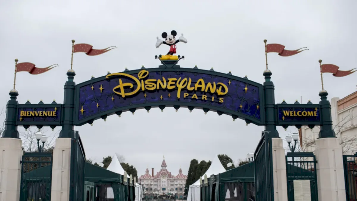 Disneyland Paris a înregistrat pierderi de 6,8 mld. dolari după 34 de ani