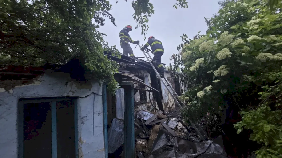 Incendiu în Botoșani: doi bărbați s-au salvat în ultimul moment