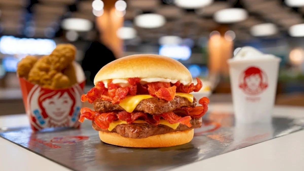 Wendys, cel mai nou lanț american de fast-food din România, vrea să investească 200 de milioane de dolari. Angajează 1.500 de oameni în următorii zece ani