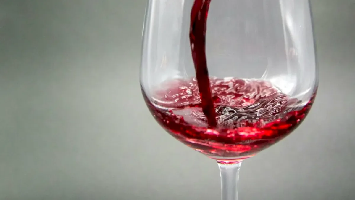 Consumul zilnic de alcool, chiar și factori mici, crește riscurile pentru sănătate