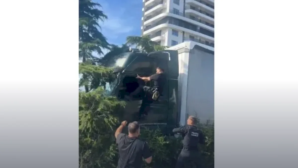 Anchetă după accidentul cu 10 vehicule în Constanța și imagini cu șoferul TIR-ului