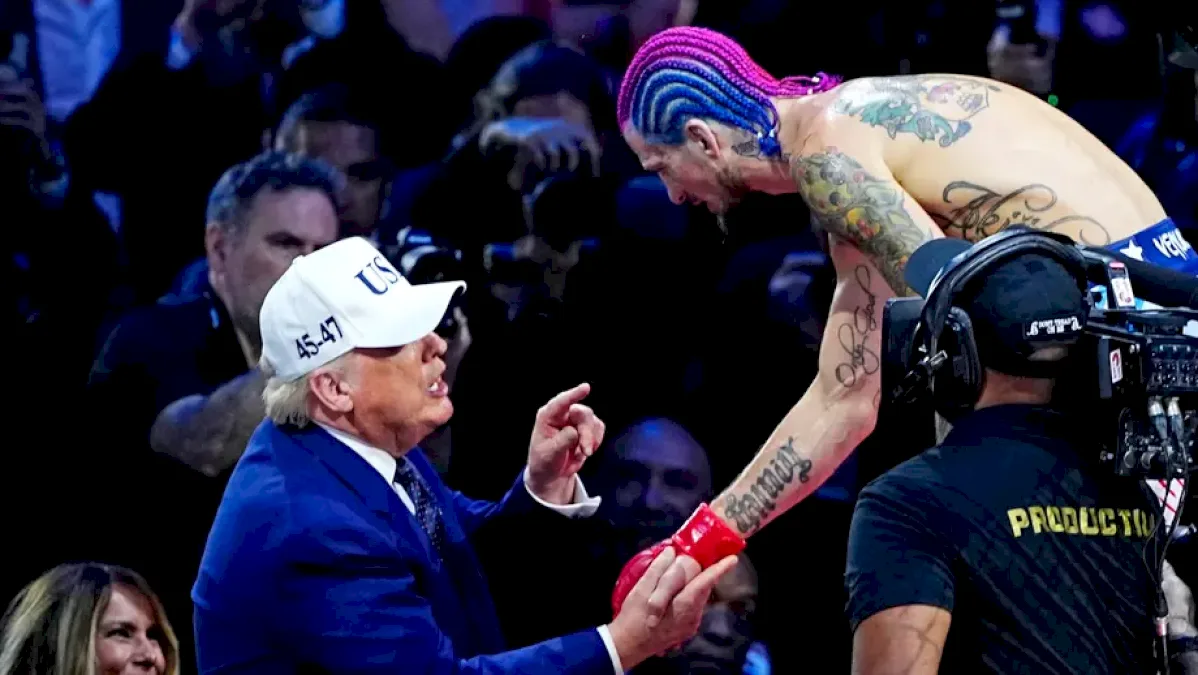 Donald Trump a urcat în ringul UFC la 80 de ani! Președintele SUA, martor la declarații stânjenitoare: O s-o lovesc pe maică-ta! / Michelle Obama este bărbat!. Foto & Video