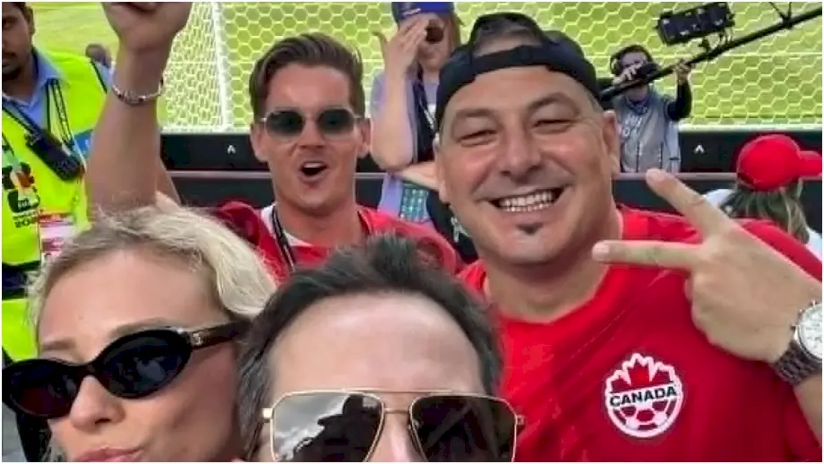 Câți bani a plătit celebrul fan român pentru a asista la meciul Canada Bosnia! S-a bucurat la golul lui Jovo Lukic: Parcă era român de-al nostru