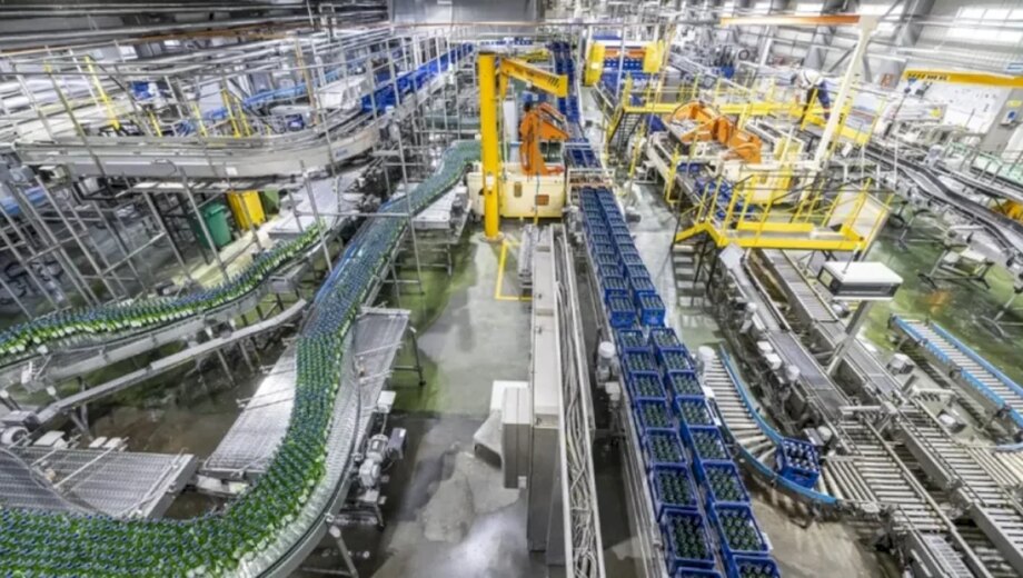 Ursus produce apă cu vitamine în fabricile din România după ce românii s-au săturat de bere