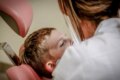 O afecțiune dentară rar cunoscută afectează milioane de copii în Europa