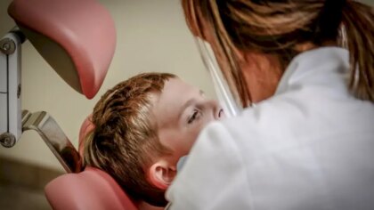 O afecțiune dentară rar cunoscută afectează milioane de copii în Europa