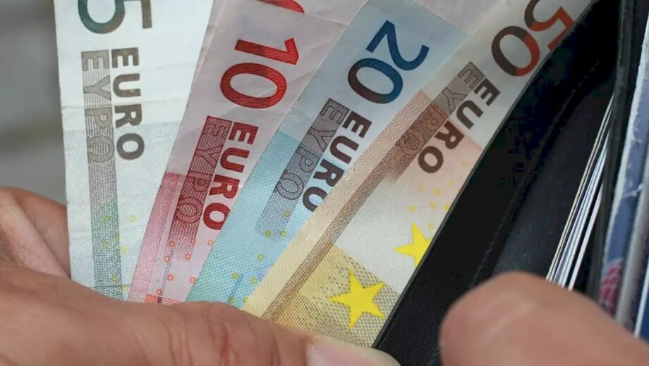 România nu îndeplinește condițiile pentru aderarea la zona euro, arată raportul CE