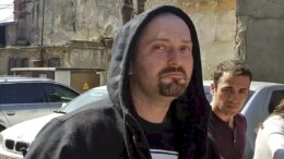 Cheloo, încătușat pe stradă în timpul unei intervenții medicale