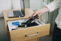 Analiștii estimează că piața telefoanelor se va calma în 2027, după scumpiri