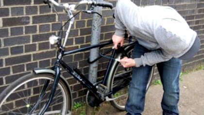 Bărbatul a furat bicicleta victimei, crezând că i-a fost furat telefonul