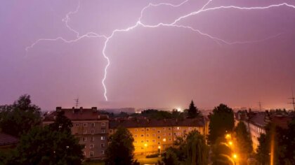 ANM a emis cod portocaliu de furtuni și ploi de până la 60 l/mp în următoarele 48 de ore