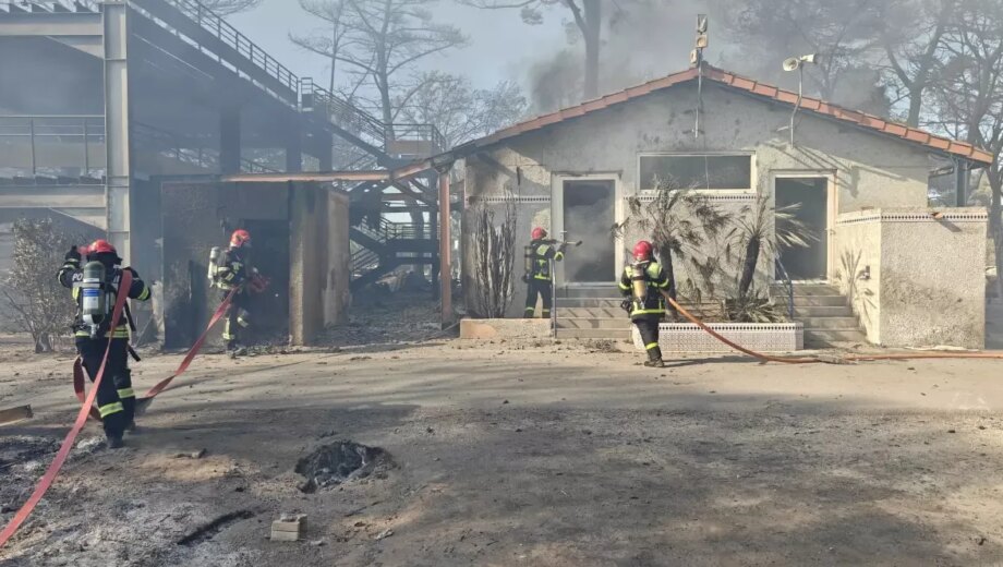 Pompieri români sting incendiu de vegetație în Franța, peste 150 butelii evacuate