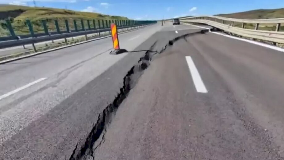 Trafic închis pe 17 km din autostrada A10 Sebeș-Turda din cauza alunecării de teren