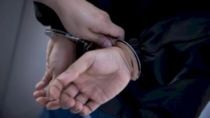 Persoană condamnată definitiv pentru tentativă de aplanare a unui conflict, cu daune morale de 15.000 euro