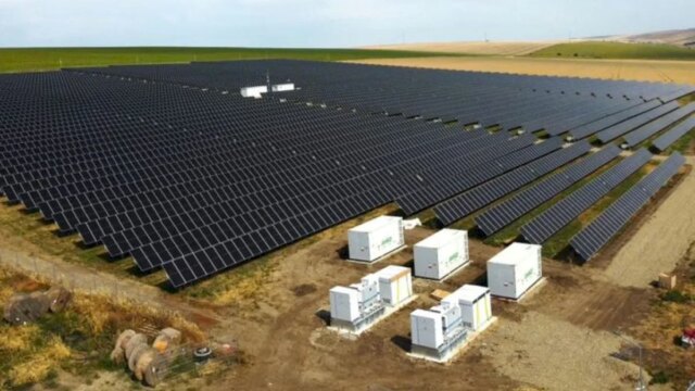 Turcii de la Defic Globe instalează două BESS-uri în Olt pentru parcuri fotovoltaice