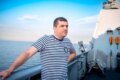 Radu Miruță a realizat o sesiune foto în uniformă de marinar pe corveta Contraamiral August Roman