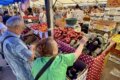 Prețul kilogramului de vinete în piețe și cozi pentru salata de vară