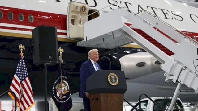 Ziariștii care au scris despre avionul oferit de Qatar lui Trump, chemați în judecată în SUA