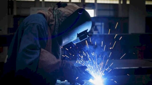 BNR: IMM-urile pierd capital, firmele de stat înregistrează profit mai mare