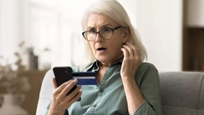 Escrocii folosesc o nouă metodă pentru a determina românii să-și golească conturile